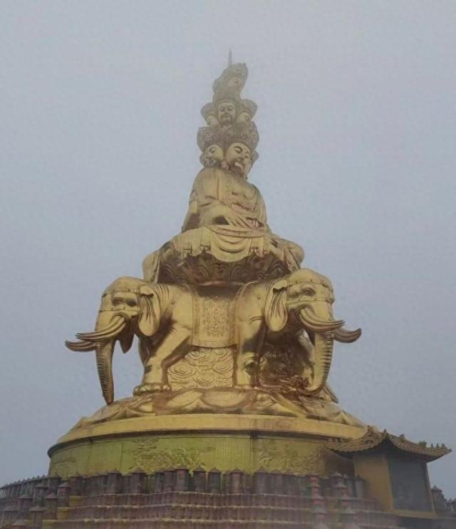 峨眉山景区。 陈炳衡/摄