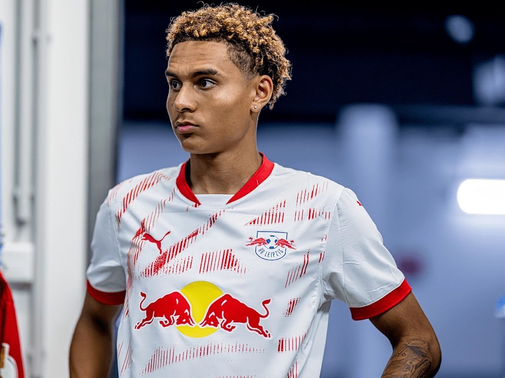 巴萨关注三名年轻左边锋，努萨、福法纳、埃尔马拉在列