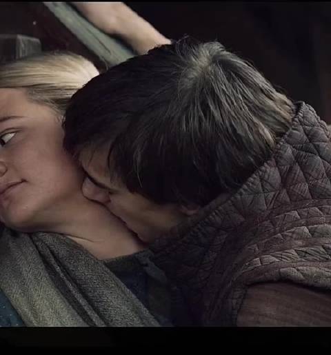 丑陋时被欺负没有尊严 变美后轻易得到别人的喜欢 猎魔人