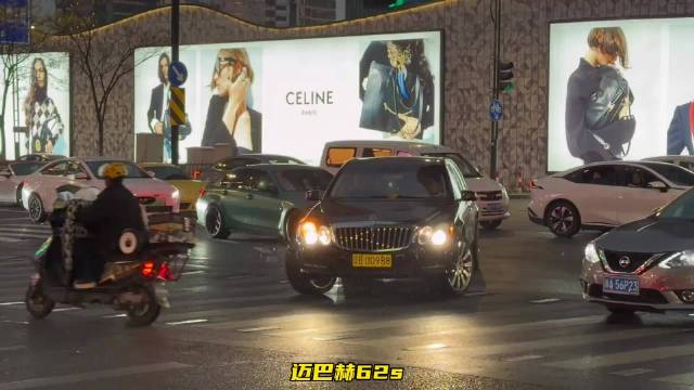 迈巴赫62s出街气场十足，兰博基尼法拉利相形见绌