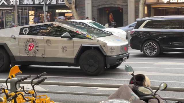 成都街头的特斯拉赛博皮卡，这外观大家觉得酷吗？