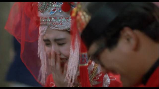 21岁的王祖贤，穿上大红嫁衣的她好搞笑