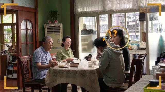 罗晋任素汐片场吃播秀意面牛排沙拉,老戏骨李建义表演吹蛋绝技