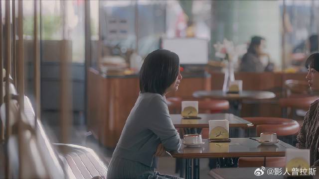 老妈得知小伙失业，竟舍下脸面，去找简导帮忙