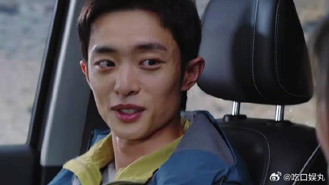 男孩本想给路人提供帮助，没想到竟是爱慕已久的发小