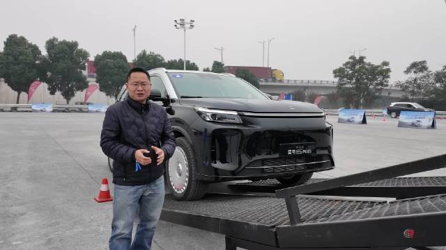 限时12万内买四驱！蓝电E5 PLUS越野能力到底怎样？