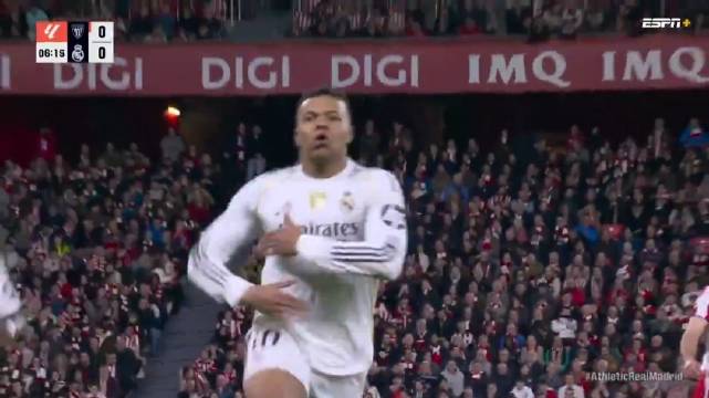 姆巴佩2次过人成功，阿诺德长传引热议