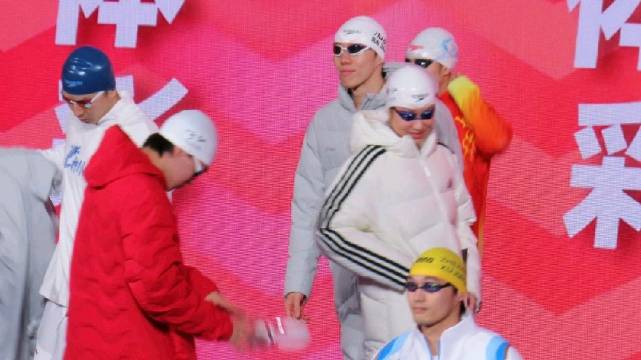 孙佳俊余依婷全运会默契对视萌帅出圈