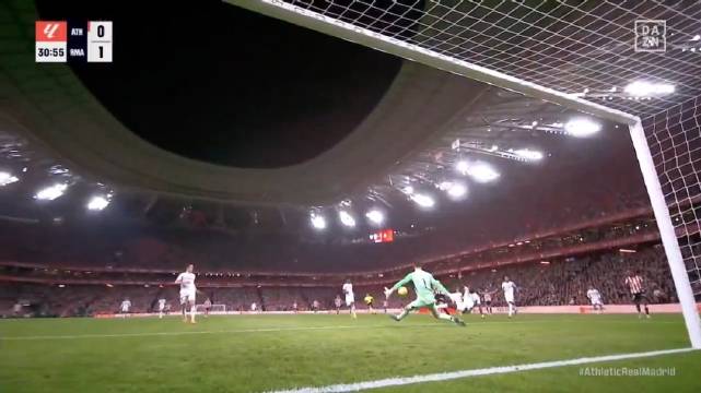 库尔图瓦再献神扑，皇马右路防守频现漏洞