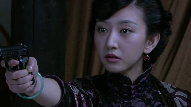 二太太一句话揭穿三太太多年伪装