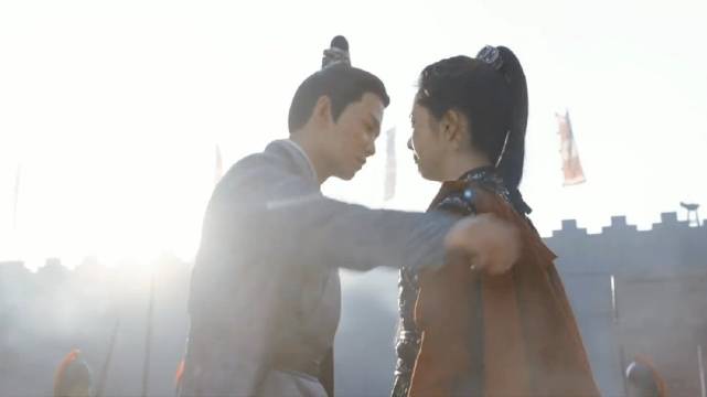 今夏一声“大人”2025年了有谁还想起我们的锦衣之下吗？ 任嘉伦、谭松韵