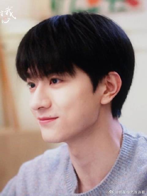 暧昧摩挲，边抱边吻，“千顾佳话”在谈一种很刺激的恋爱