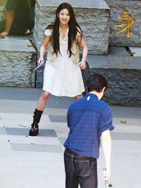 卢昱晓林一羽毛球互动青春洋溢