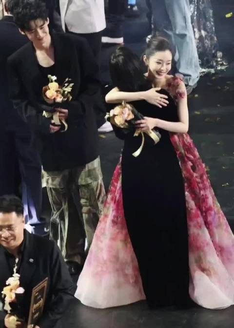 白敬亭宋轶品牌活动零交流微博取关