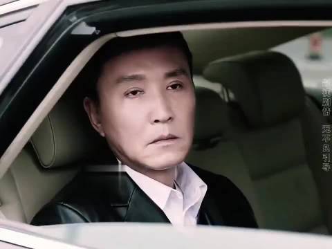 “一个眼神让你明白什么是市一把手”