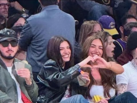 湖人场边名媛聚集！她是卡戴珊小妹闺蜜 格里芬和布朗尼都是粉丝