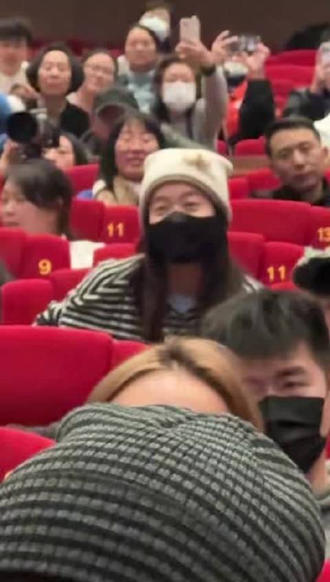 张雪迎出席张颂文新片首映礼，称影片温暖动人