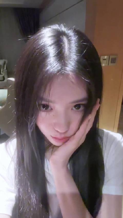 刘浩存新角度照片曝光，颜值演技双在线