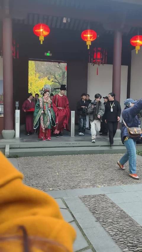 还挺有创意的，在衢州整了一个中式婚礼