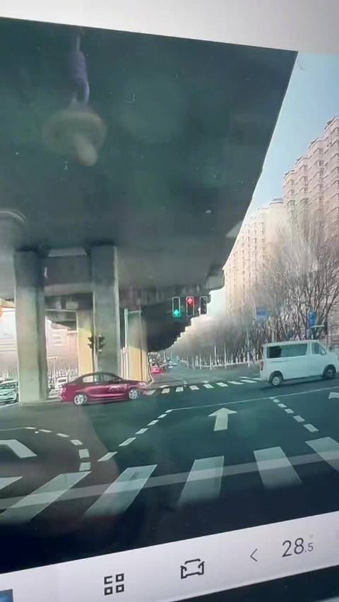 视频：拐弯瞬间给了油？