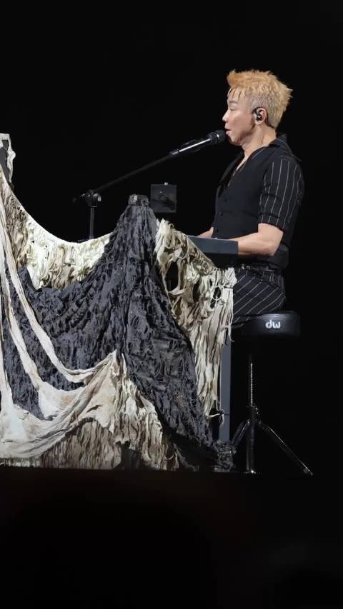 陶喆纽约场蝴蝶主题4K饭拍引粉丝狂喜