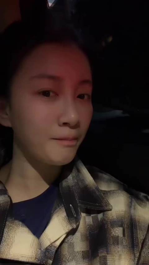 李嘉格官宣离婚后发捂嘴偷笑回应新恋情