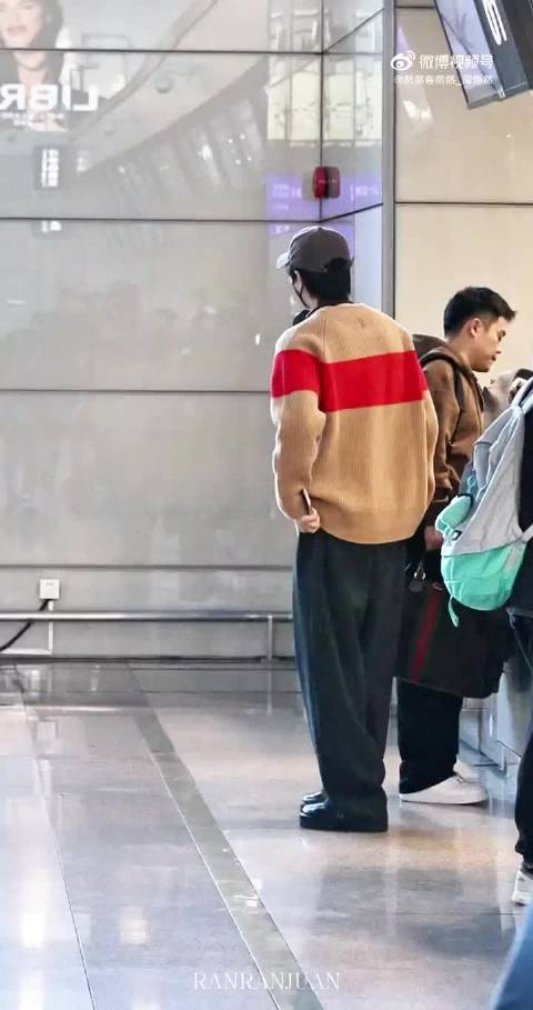 zyr amiparis全球品牌大使周翊然 节日限定@AmiParis 你配搭的特别特别好看