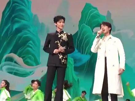 白敬亭魏大勋魏晨显眼包齐聚春晚 2024美好中国年