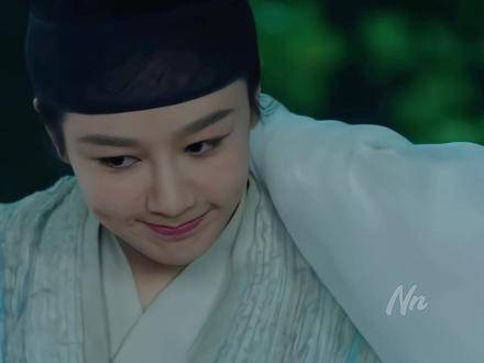 她再度赋予角色灵魂，登场瞬间即成焦点