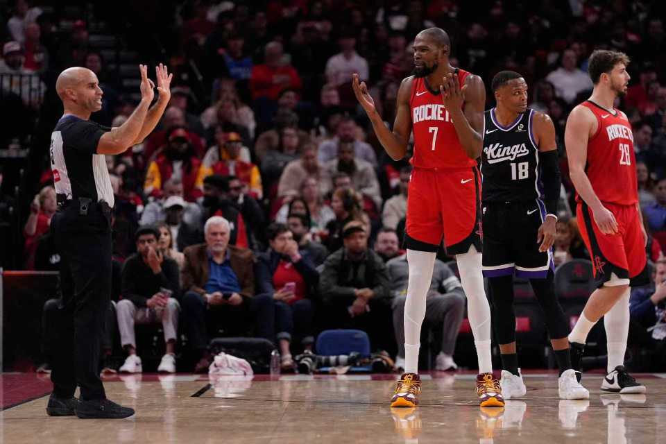 威少12+9总分超邓肯迎里程悲 难阻火箭三核72分吞4连败