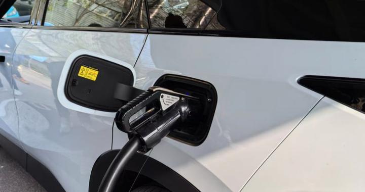 繁荣表象下存隐忧：新能源汽车用户满意度80％，新车故障率同比增加18次