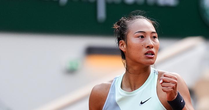 刘壮总结郑钦文2025赛季 法网进八强首次胜萨巴伦卡400米跑1分05秒