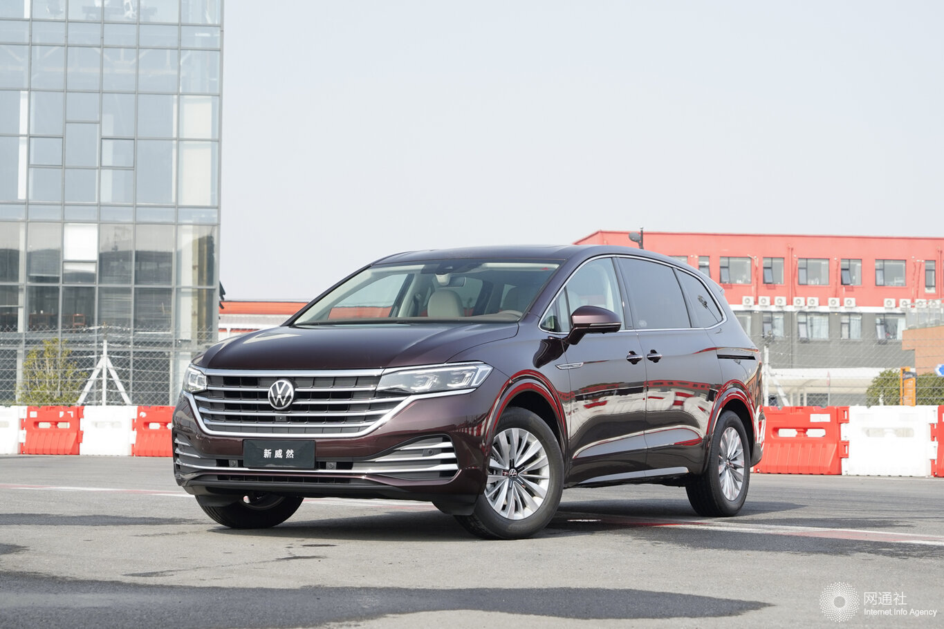 宜商宜家的终极抉择：上汽大众威然对决赛那SIENNA