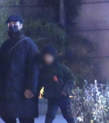 陈坤被曝带双胞胎男孩外出引热议，此前也曾因“两个孩子”冲上热搜第一，并发文辟谣只有一个儿子，其子陈尊佑今年大学毕业