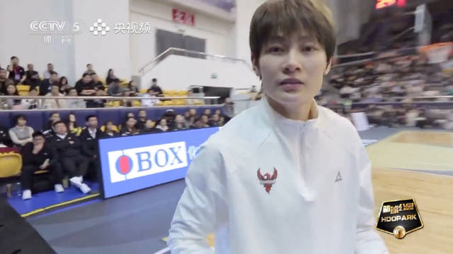 杨力维篮球公园受访，邀球迷明日参与测试