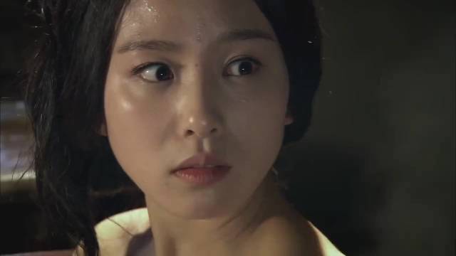 男人看到心爱的女子在洗澡 竟还坐怀不乱