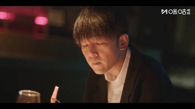 成曼携李道奇见前男友，三人同框气氛微妙