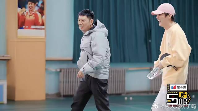 鹿晗老舅王勉打球太菜，充当气氛组，真的是太搞笑了！