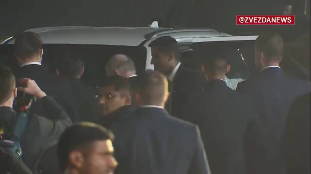 普京抵新德里与莫迪同乘丰田SUV引关注