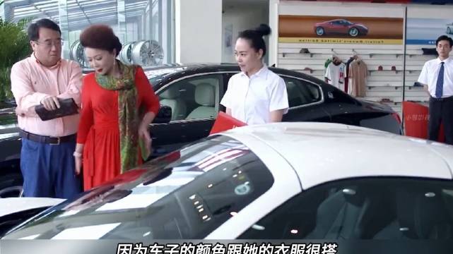 大妈买千万跑车就跟买衣服一样，贫穷限制了我的想象