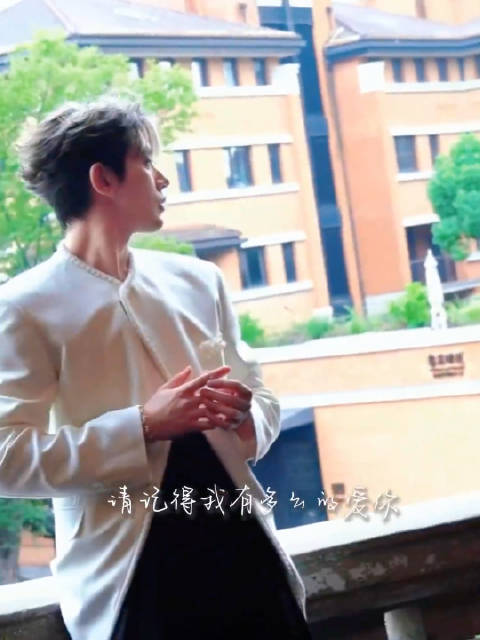 ┏━.•*¨*•.•*¨*•…