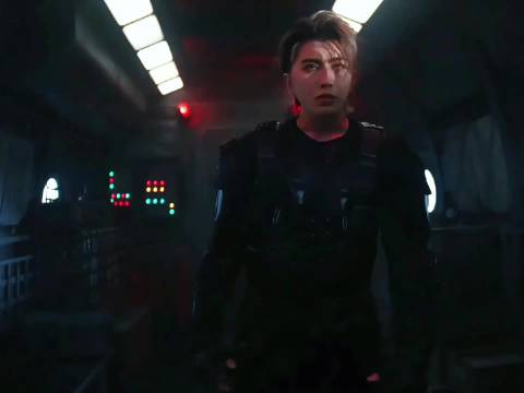 蔡徐坤剑眉高鼻建模脸无代餐，情人到deadman展实力