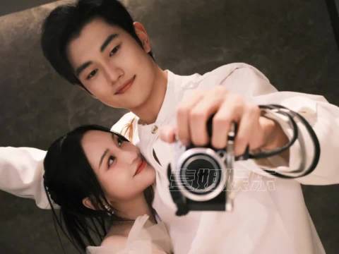 姐你终于吃上好的了，给我狠狠的幸福！李嘉格