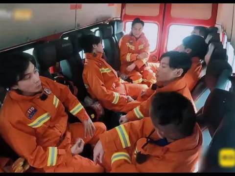 李承铉一直听不懂陈小春说的什么