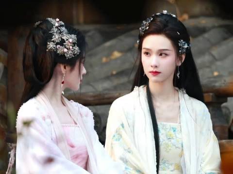 《月鳞绮纪》过审删减11集,鞠婧祎陈都灵双女主造型曾出圈