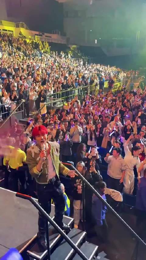 李荣浩墨尔本演唱会现场福利引热议