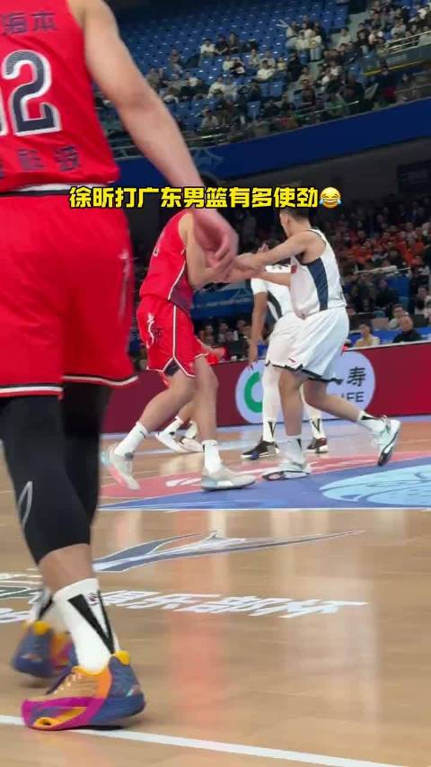 徐昕打广东把吃奶的劲都使出来了CBA俱乐部杯
