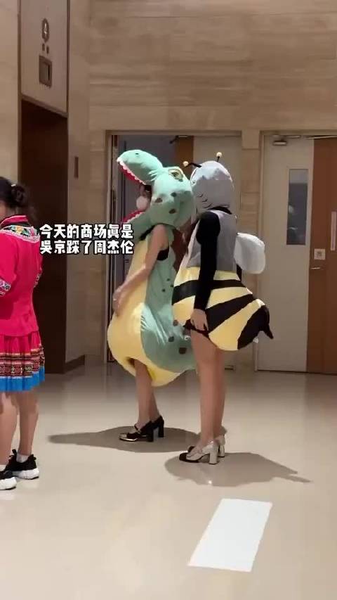 今天的商场真是吴京踩了周杰伦，精彩绝伦呀！