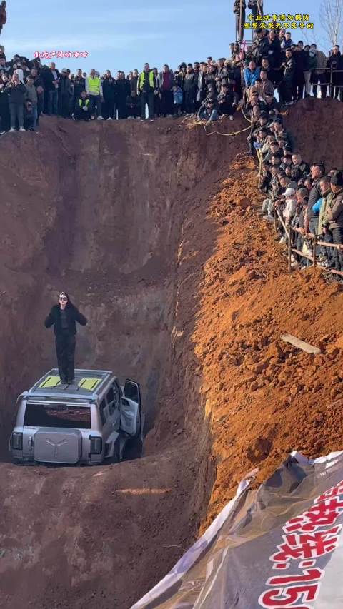 硬派越野坦克300可不只是说说而已！危险动作请勿模仿 太危险了