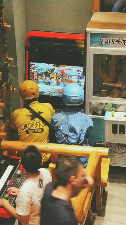 稍等，你的骑手正在PK， 以后再无蓝色骑士了，但是将迎来迈凯轮车手